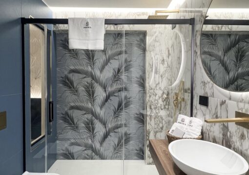 Junior Suite with Terrace and Outdoor Jacuzzi Blue