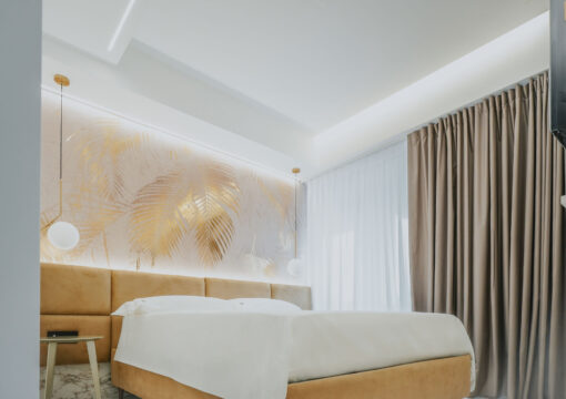 Junior Suite with Terrace and Outdoor Jacuzzi Yellow