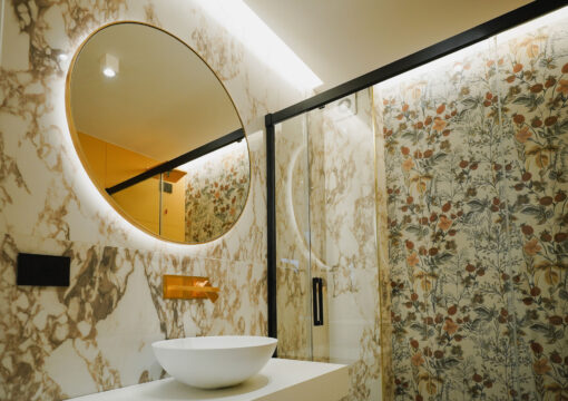 Junior Suite with Terrace and Outdoor Jacuzzi Yellow