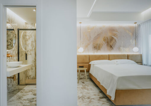 Junior Suite with Terrace and Outdoor Jacuzzi Yellow