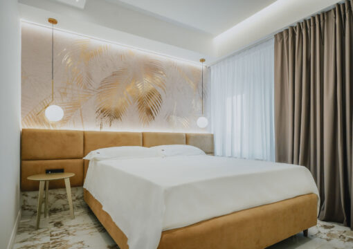 Junior Suite with Terrace and Outdoor Jacuzzi Yellow